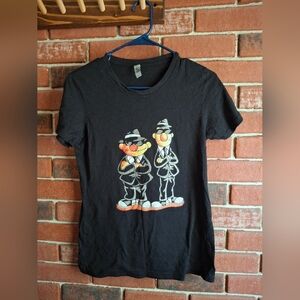 Bert & Ernie tshirt size medium multicolor